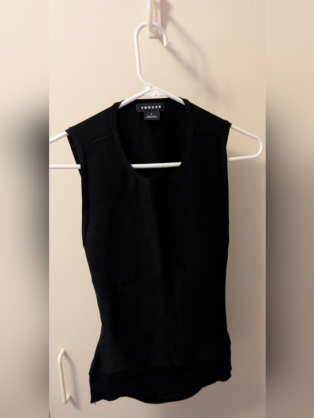 Trouve Black Sleeveless Scoop Neck Tank Top
